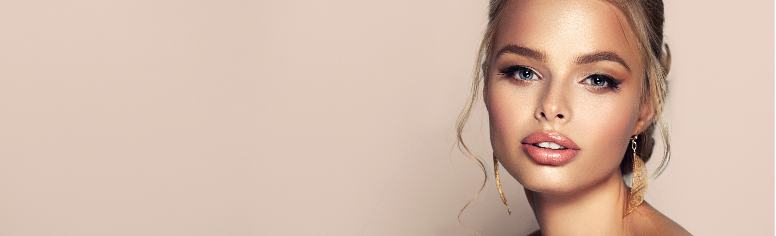 Frau bekommt eine Anti Aging Behandlung